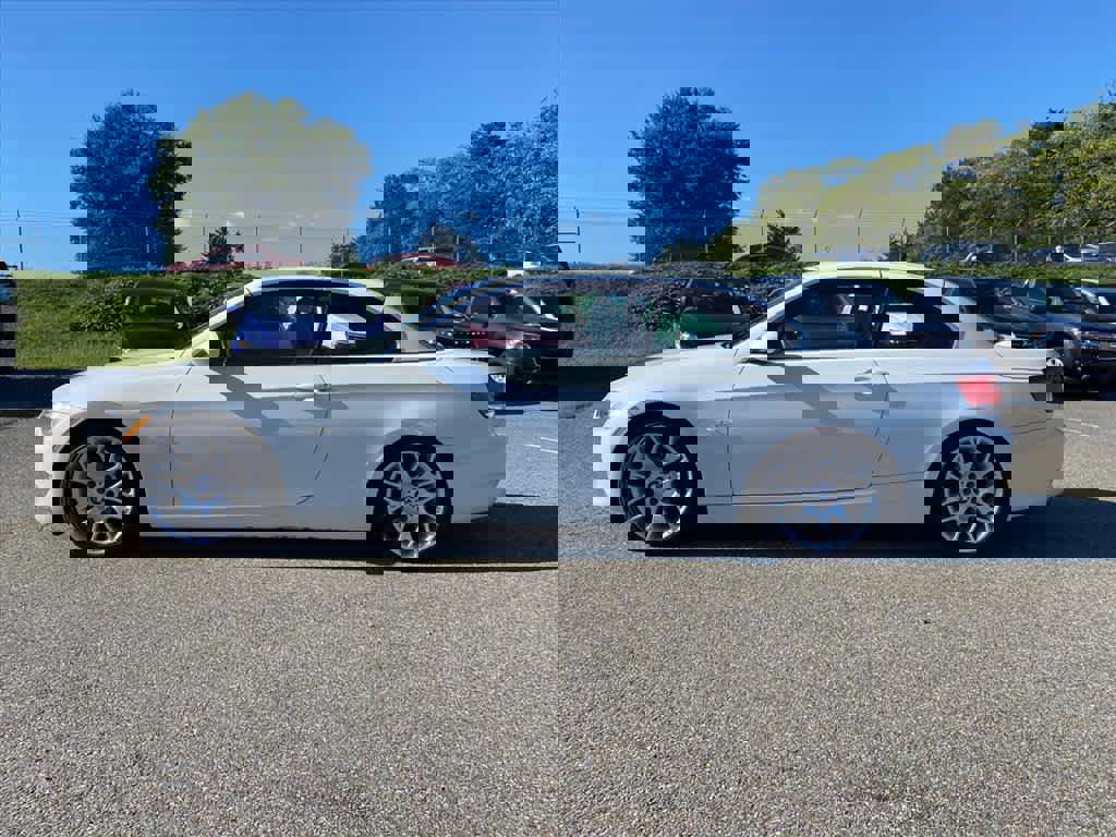 Used 2009 BMW 328i Convertible w/ Sport Pkg video 2