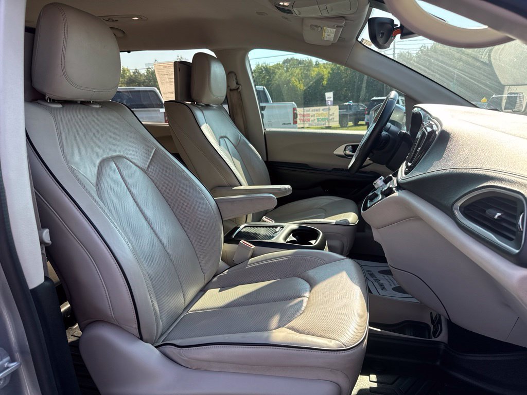 Used 2018 Chrysler Pacifica Limited FWD image 14