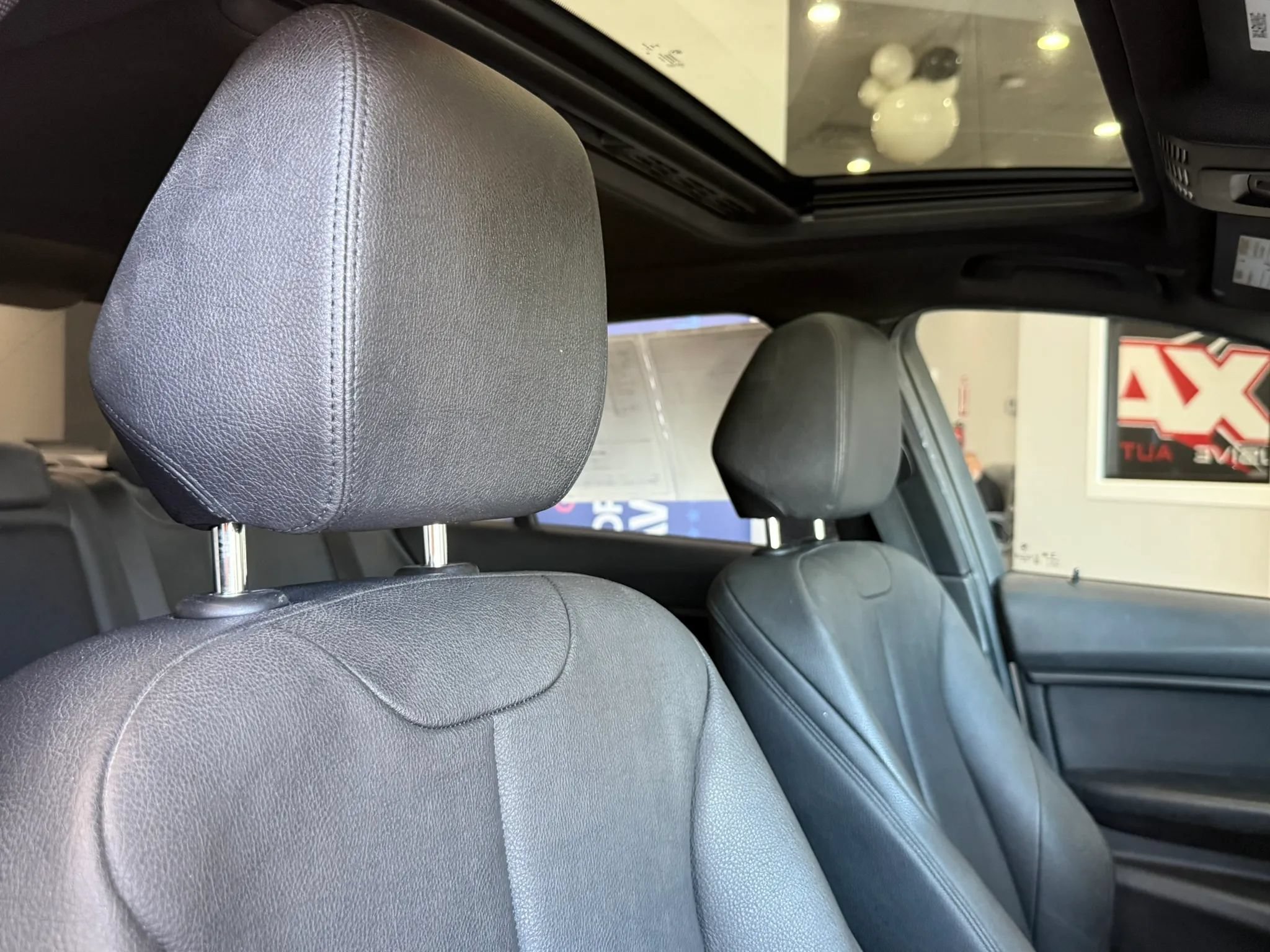 Used 2018 BMW 320i Sedan RWD image 27