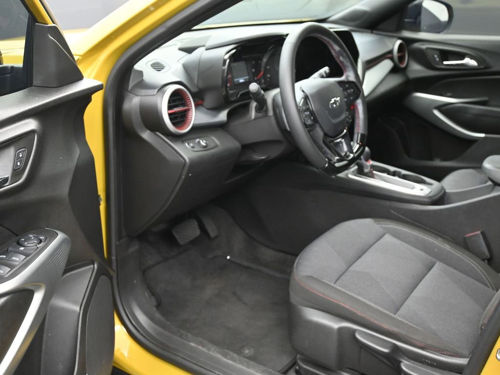 Used 2024 Chevrolet Trax RS w/ Sunroof Package image 11