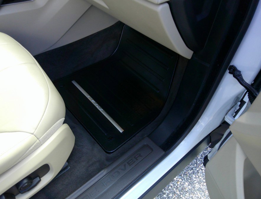 Used 2018 Land Rover Range Rover Evoque SE Premium image 54