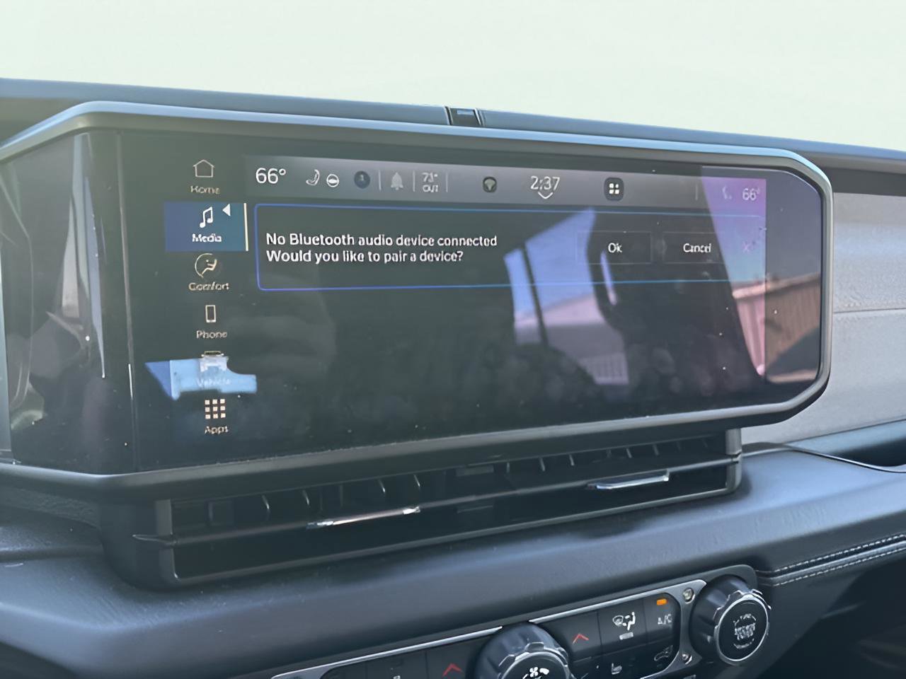 Used 2024 Jeep Wrangler Sahara image 11