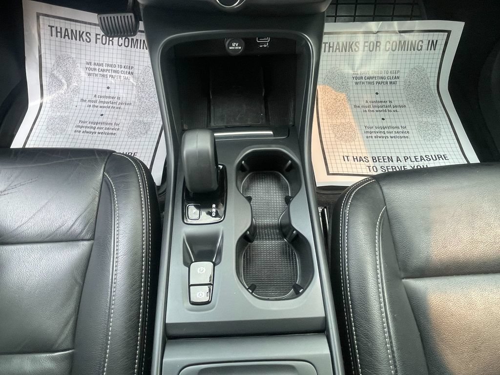 Used 2022 Volvo XC40 T5 Momentum AWD/4WD image 22