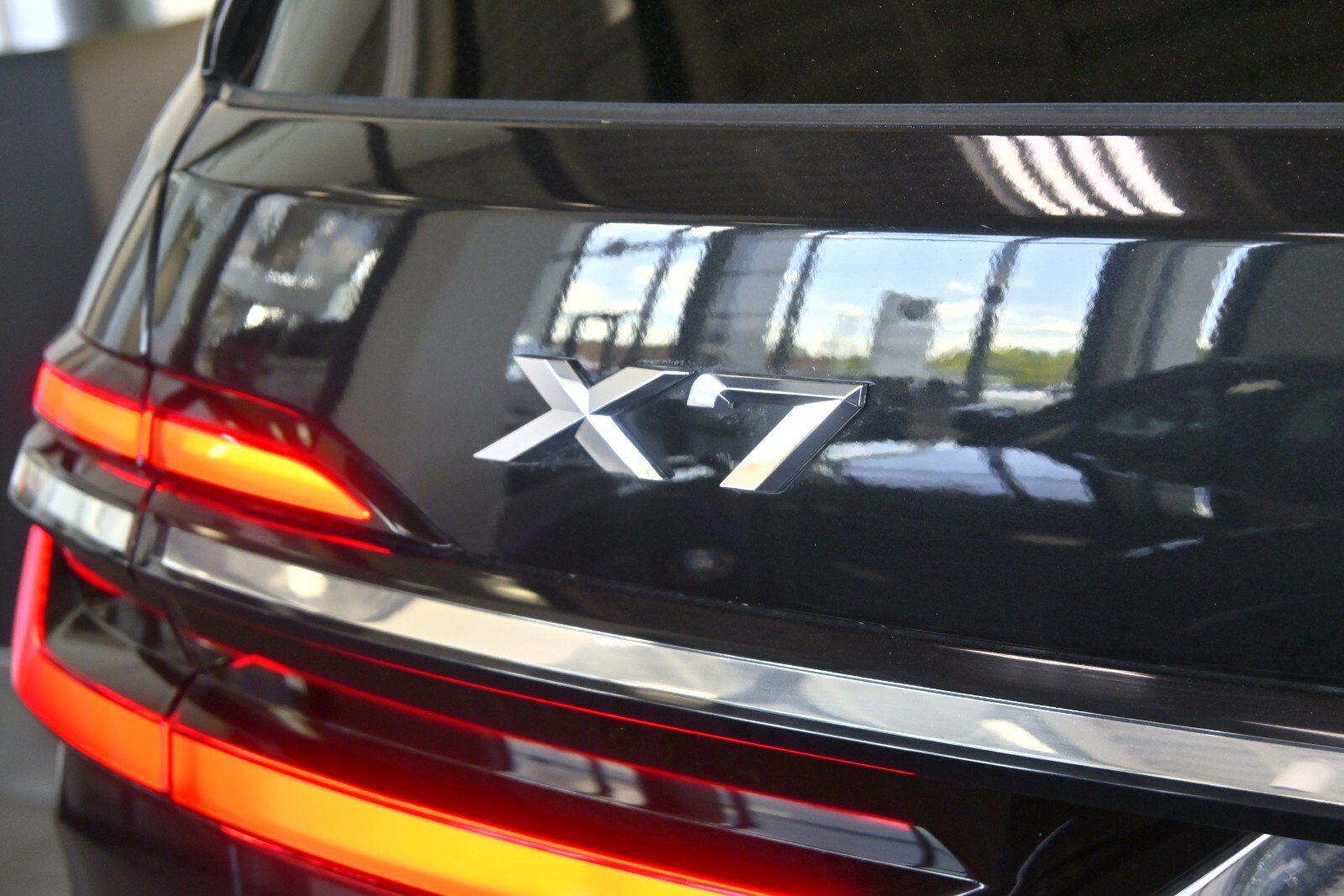 Certified 2023 BMW X7 xDrive40i w/ Executive Package image 4