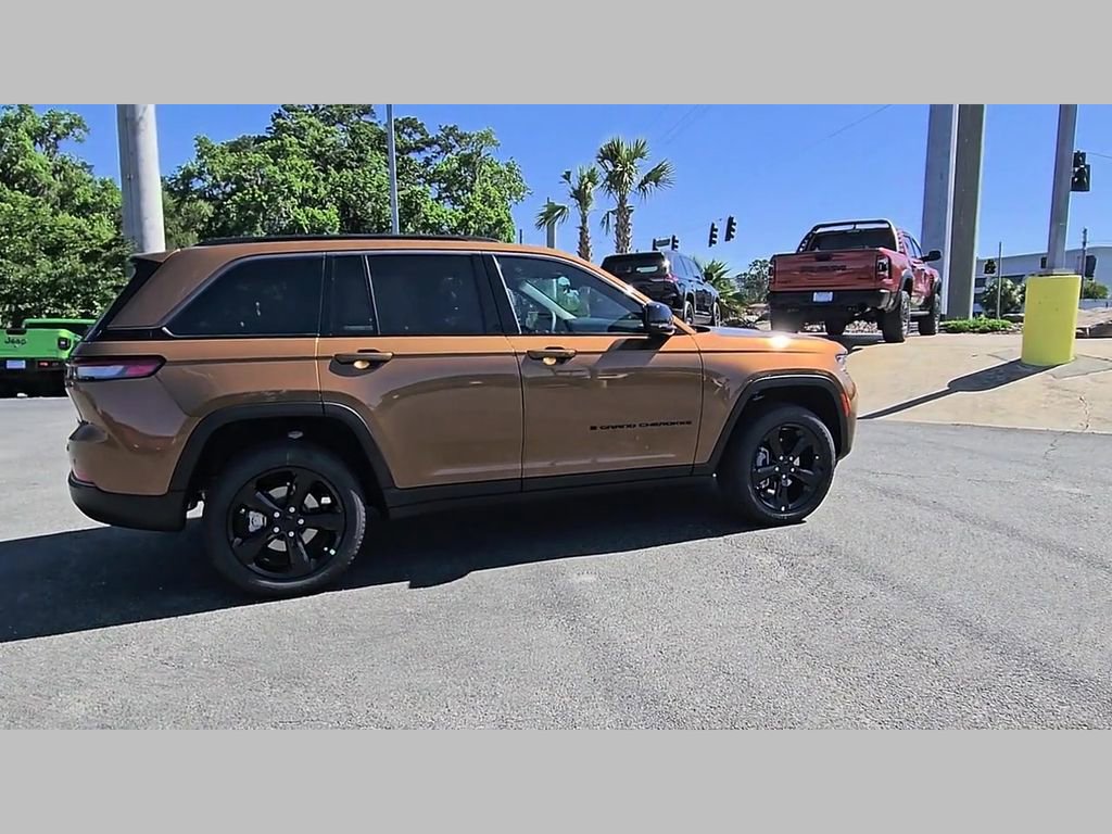 New 2026 Jeep Grand Cherokee Limited w/ Limited Altitude Package AWD/4WD image 32