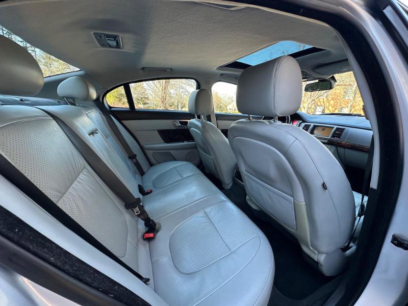 Used 2009 Jaguar XF Premium image 38