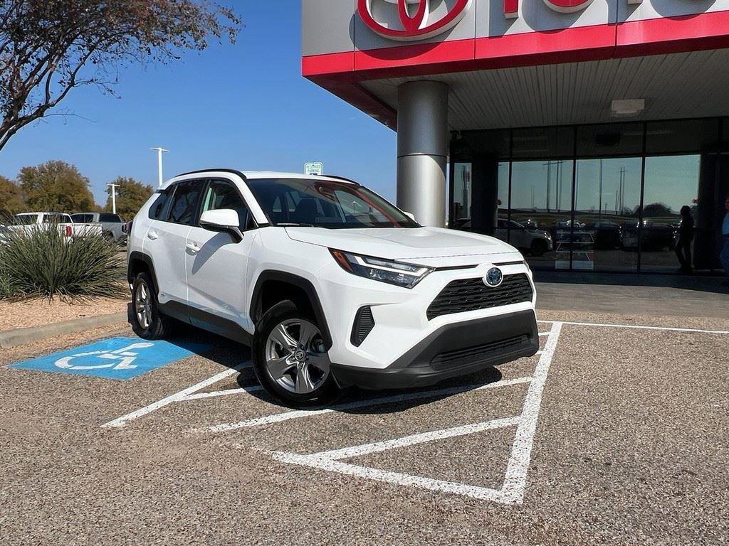 Used 2022 Toyota RAV4 XLE image 26