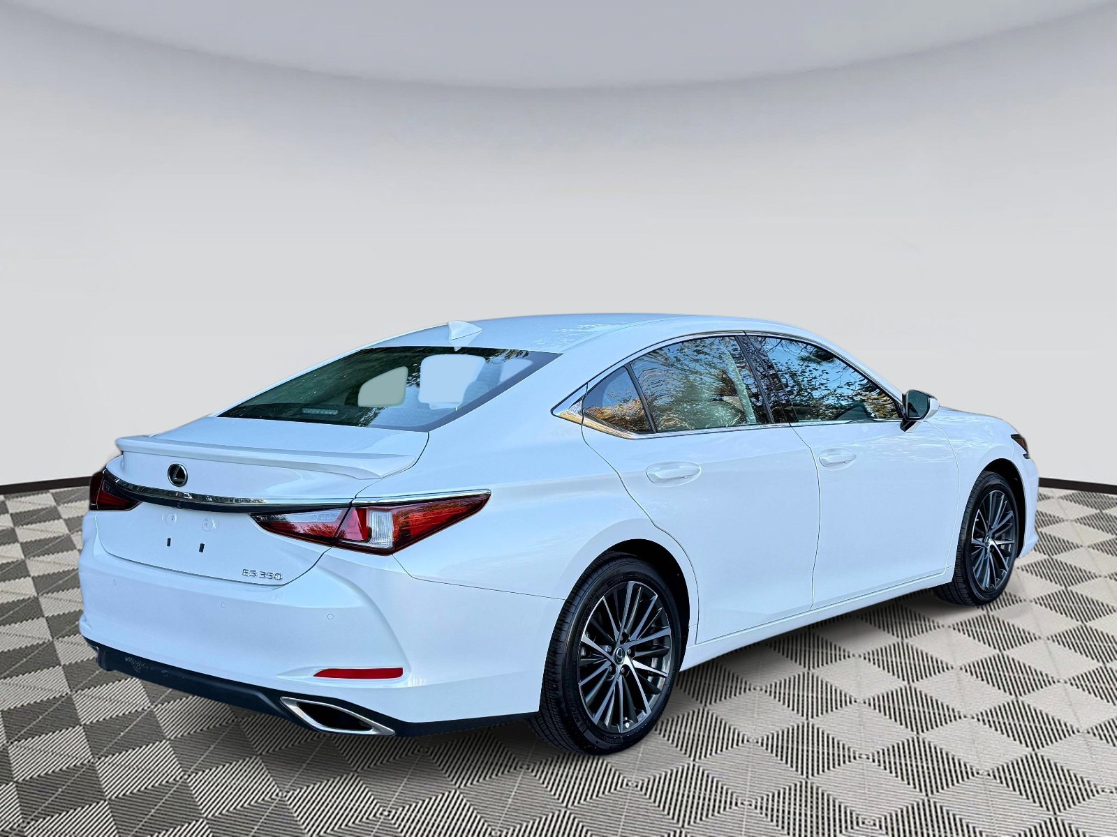 Used 2025 Lexus ES 350 w/ Premium Package FWD image 2