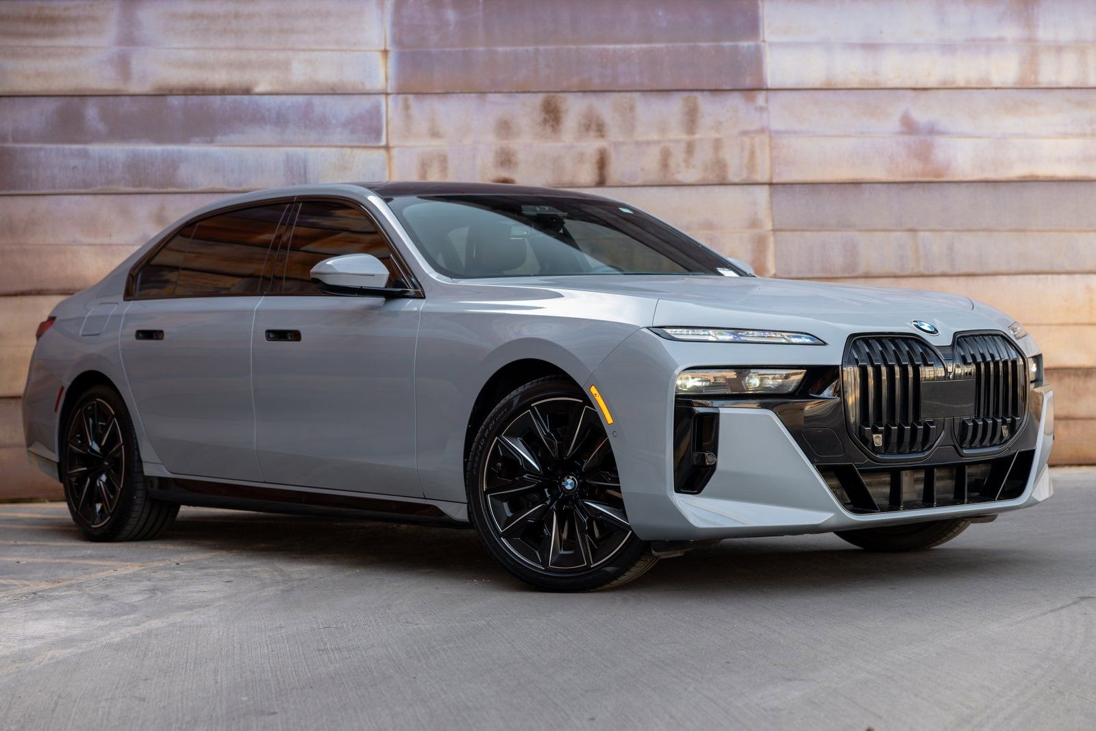 Used 2023 BMW 740i w/ Executive Package image 4