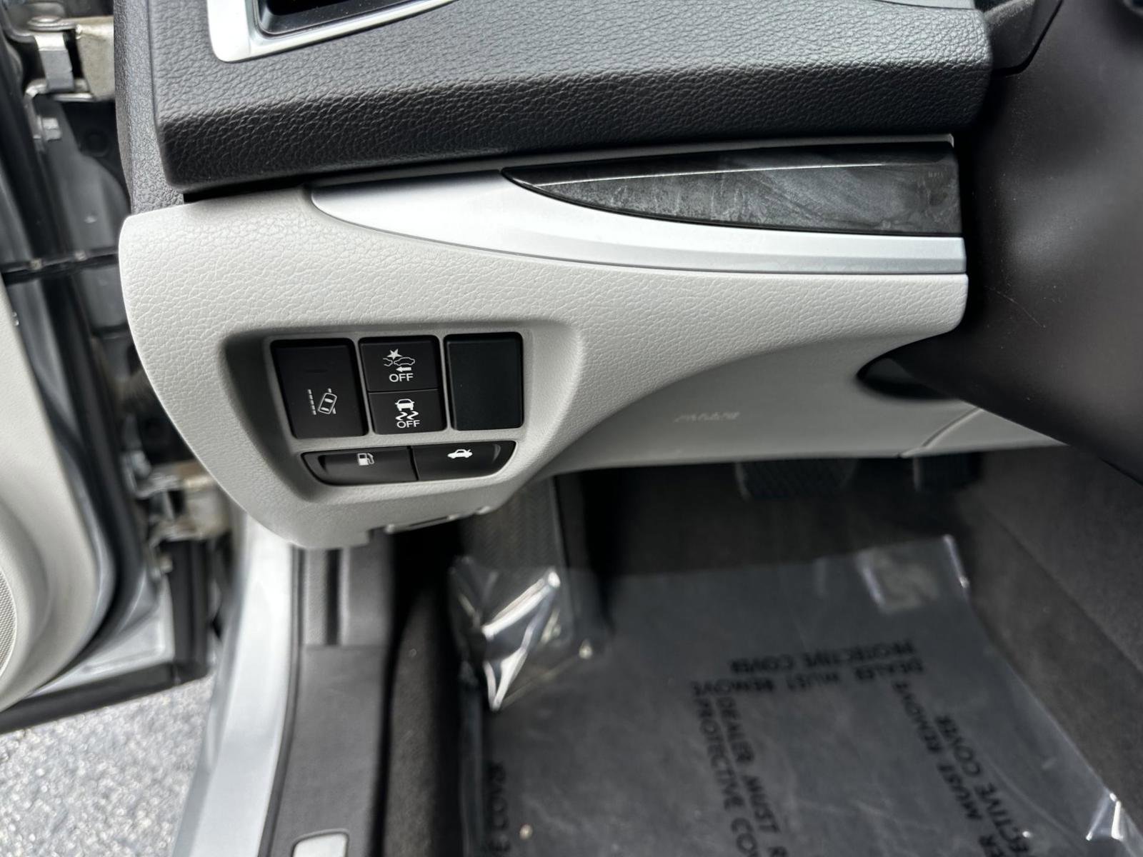 Used 2018 Acura TLX image 18