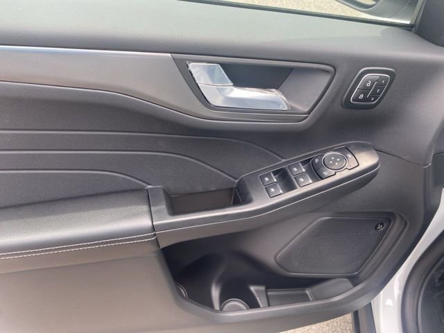 New 2025 Ford Escape Active w/ Active Premium Tech Pack FWD image 17