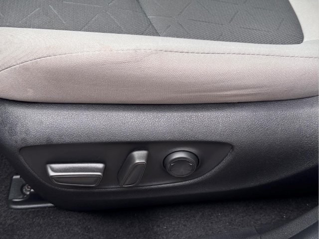 Used 2022 Toyota RAV4 XLE AWD/4WD image 15