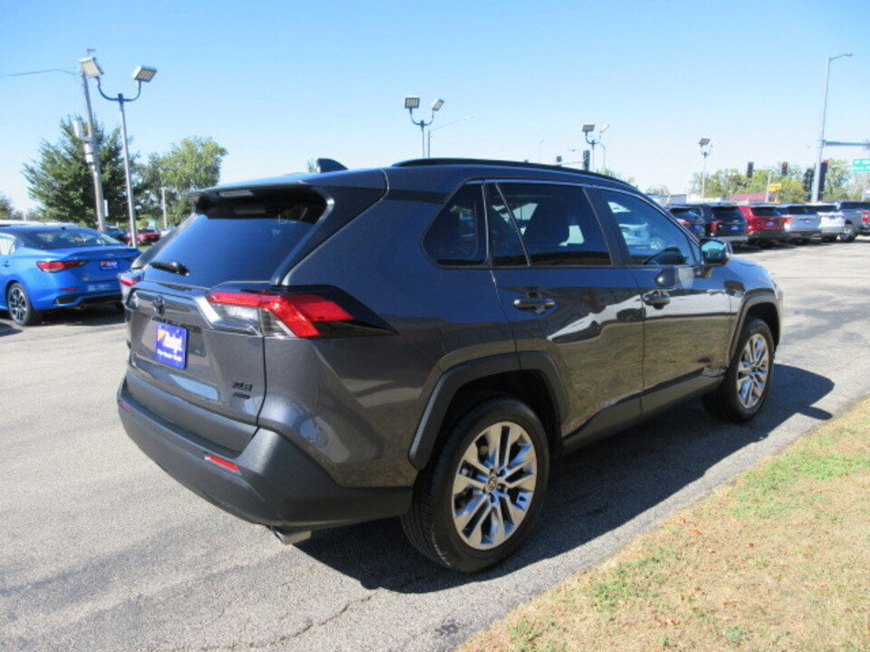 Used 2025 Toyota RAV4 XLE Premium image 5