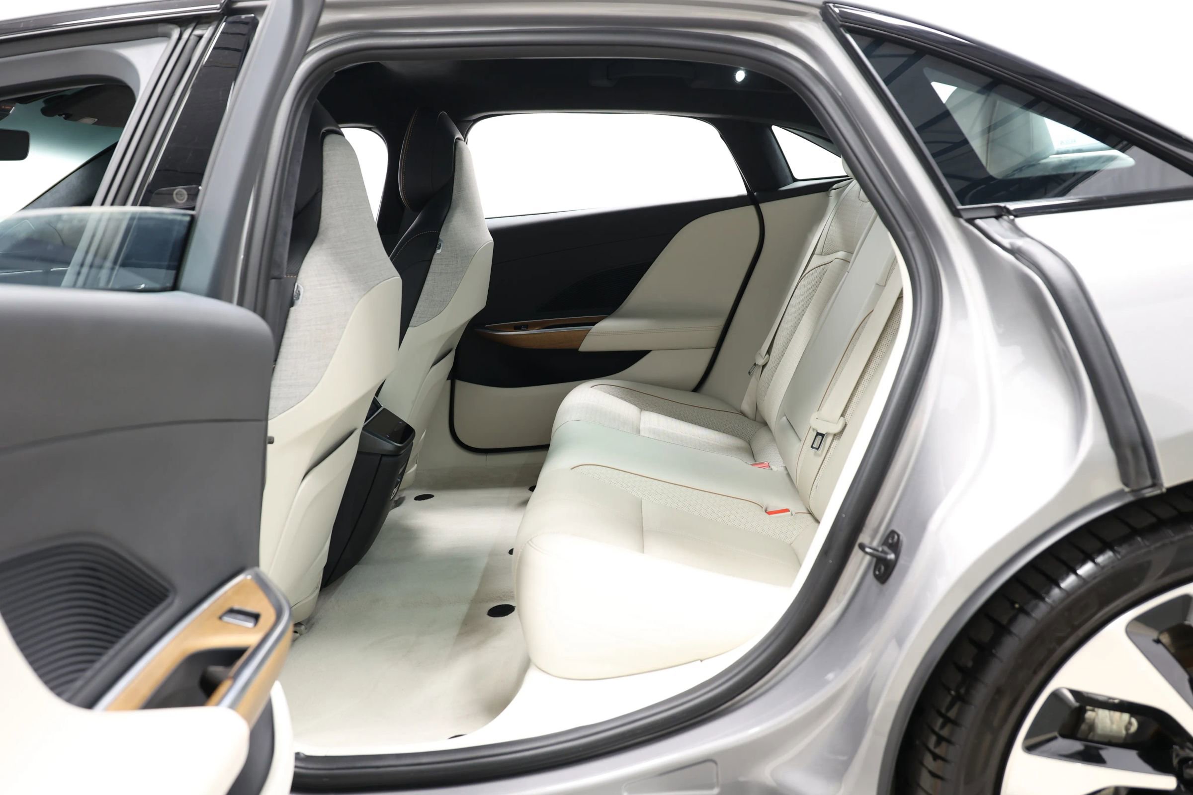 Used 2023 Lucid Air Grand Touring image 48