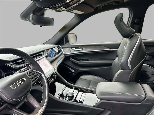 Used 2023 Jeep Grand Cherokee Overland w/ Luxury Tech Group IV image 25