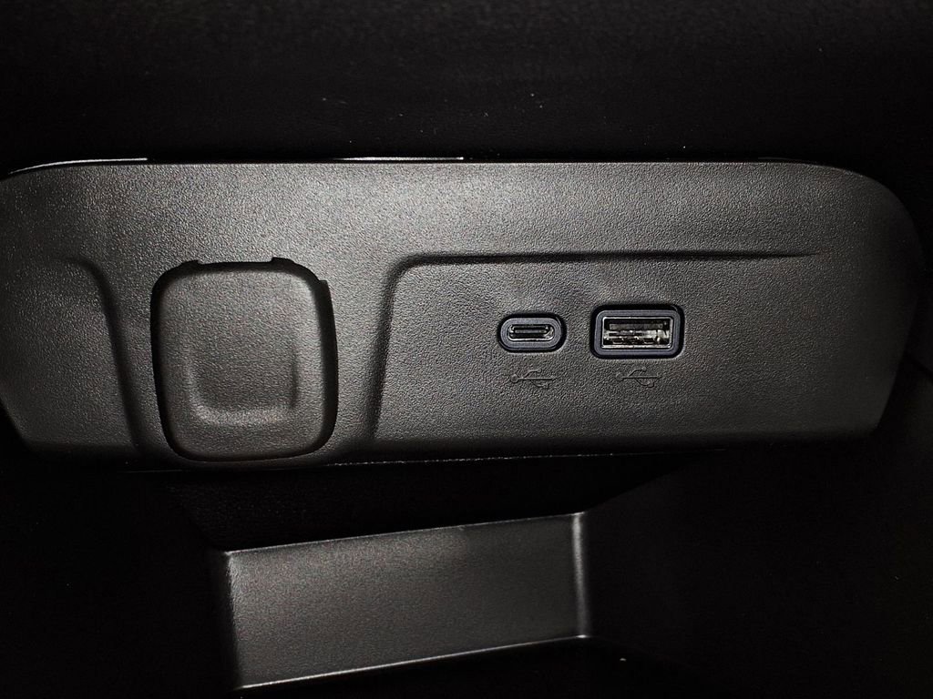 New 2026 Chevrolet Trax RS w/ Sunroof Package FWD image 23