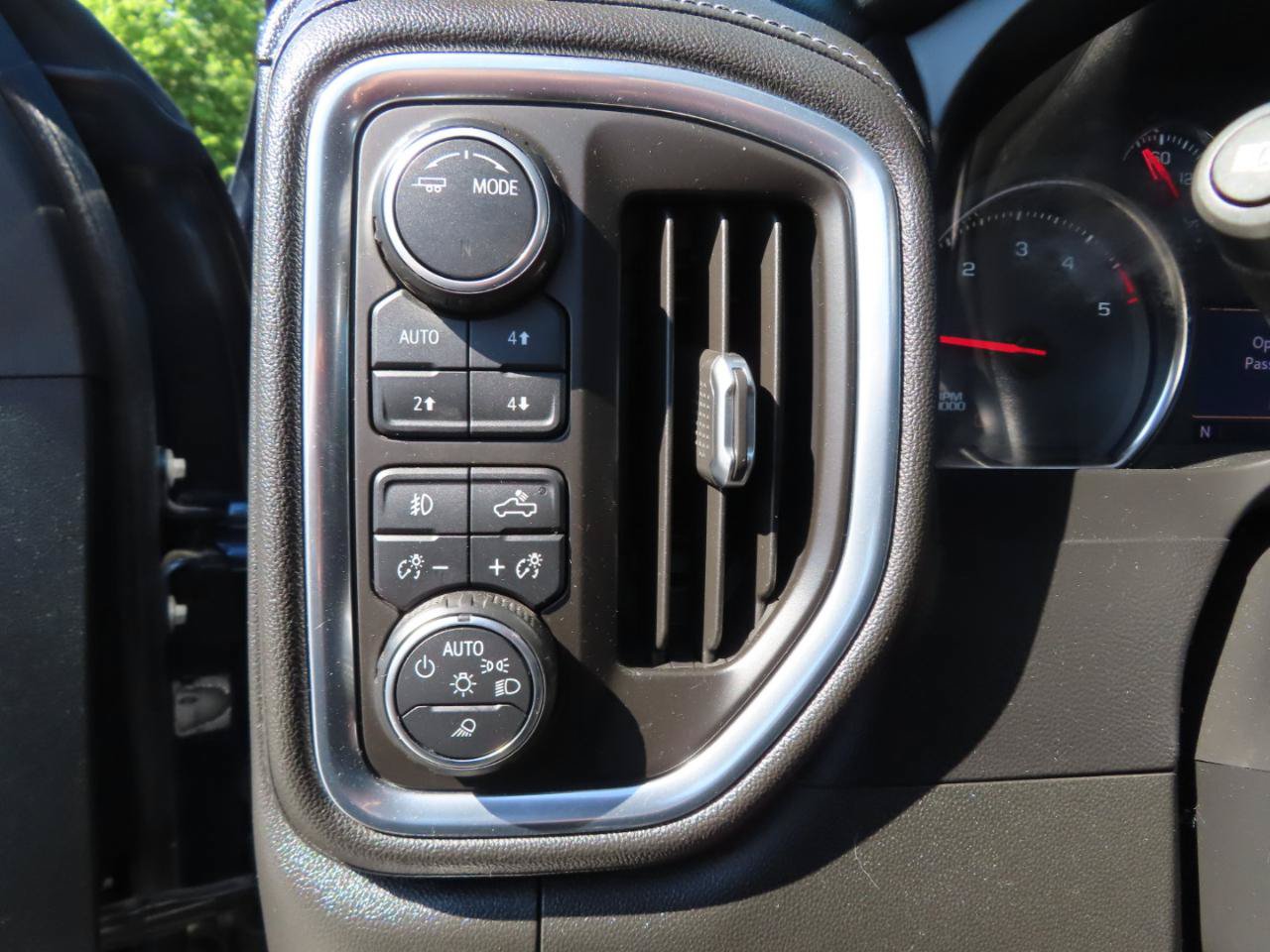 Used 2020 Chevrolet Silverado 2500 LTZ w/ LTZ Plus Package AWD/4WD image 35