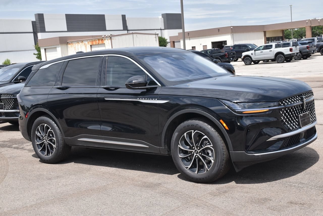 New 2026 Lincoln Nautilus Premier AWD/4WD image 4