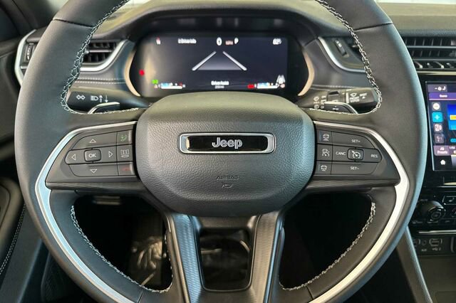 New 2025 Jeep Grand Cherokee L Laredo image 21
