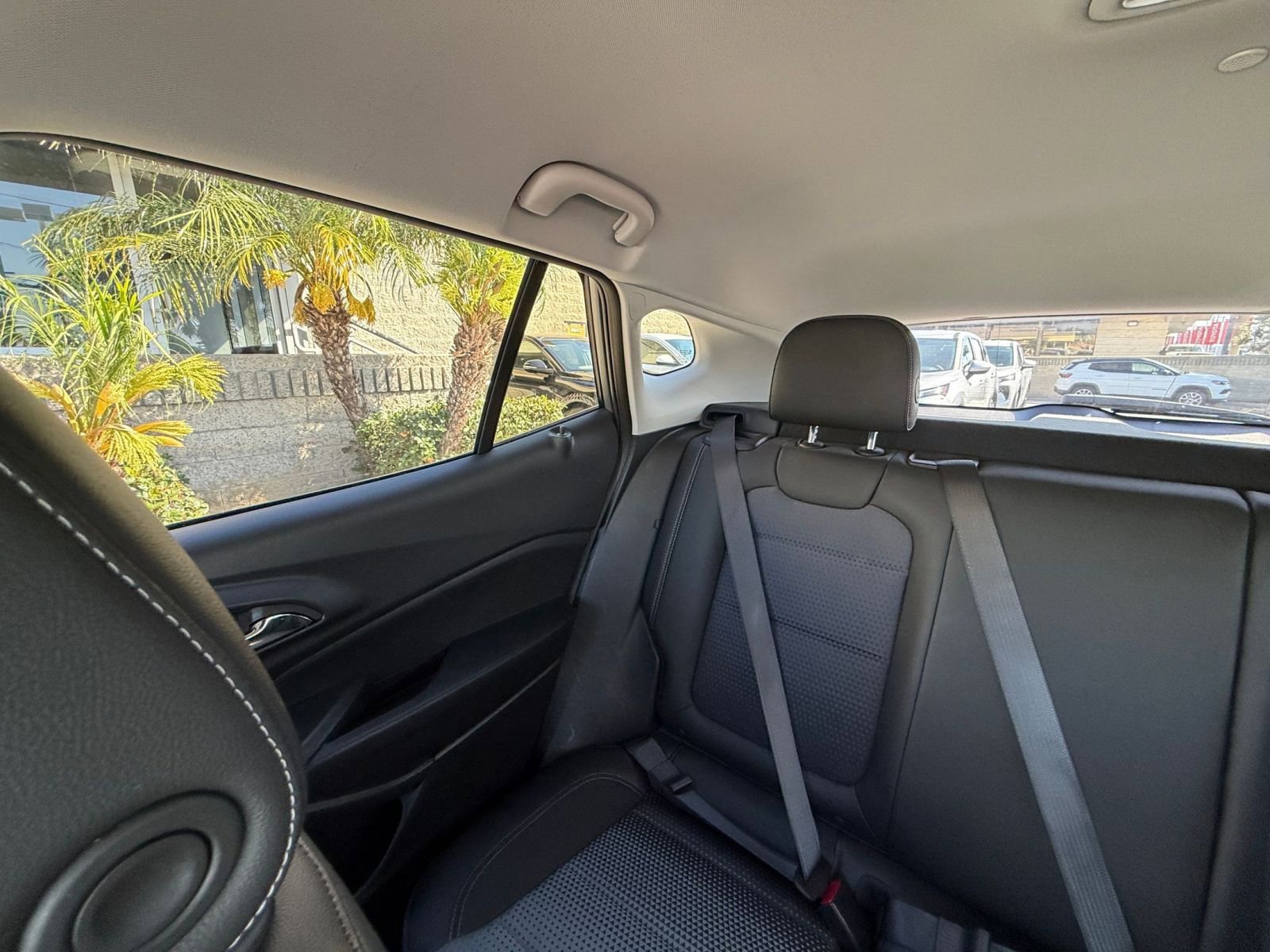 Used 2025 Chevrolet Trax LT FWD image 38