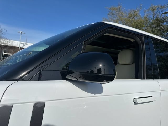 Used 2025 Land Rover Range Rover SE AWD/4WD image 13