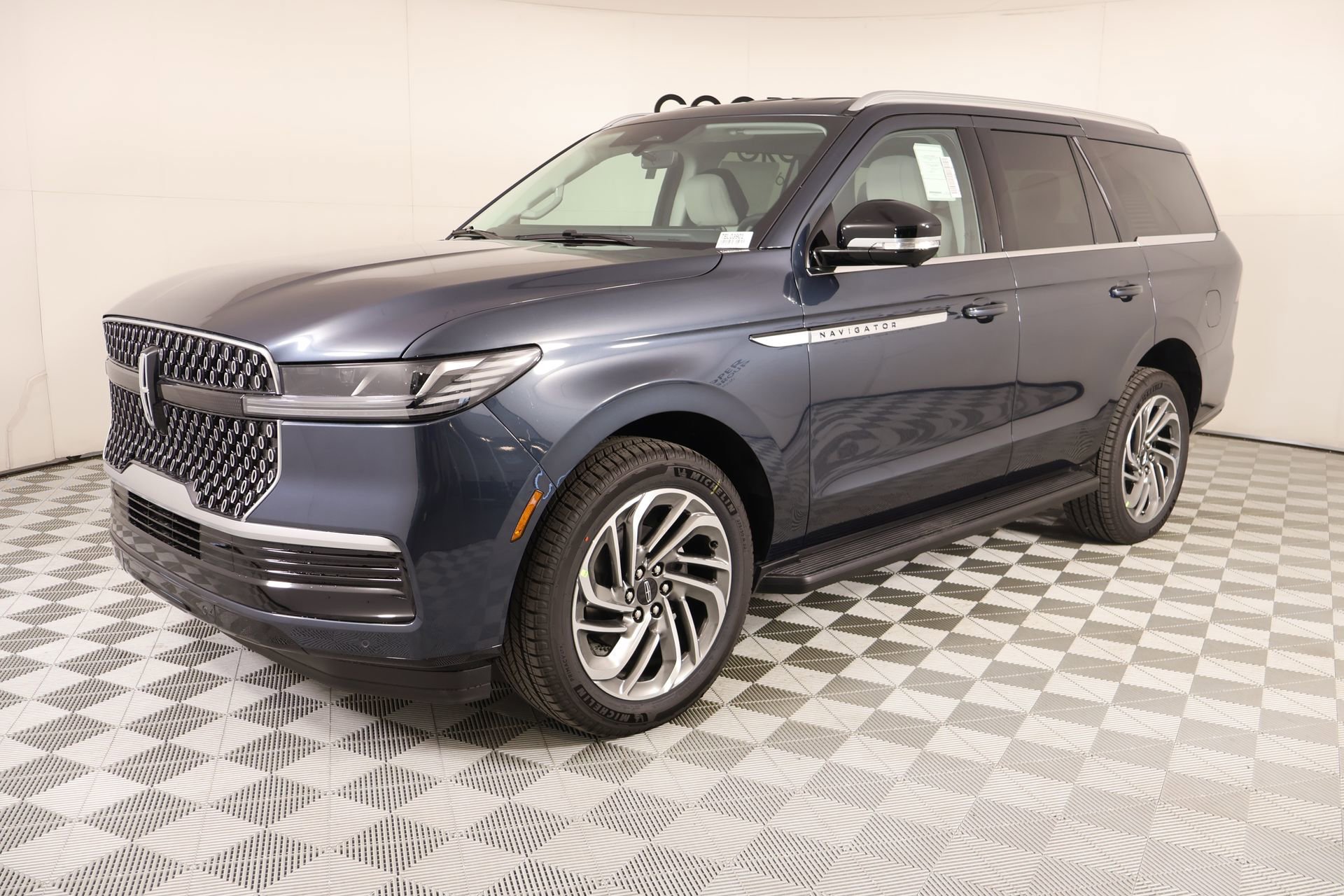 New 2026 Lincoln Navigator Premiere AWD/4WD image 9