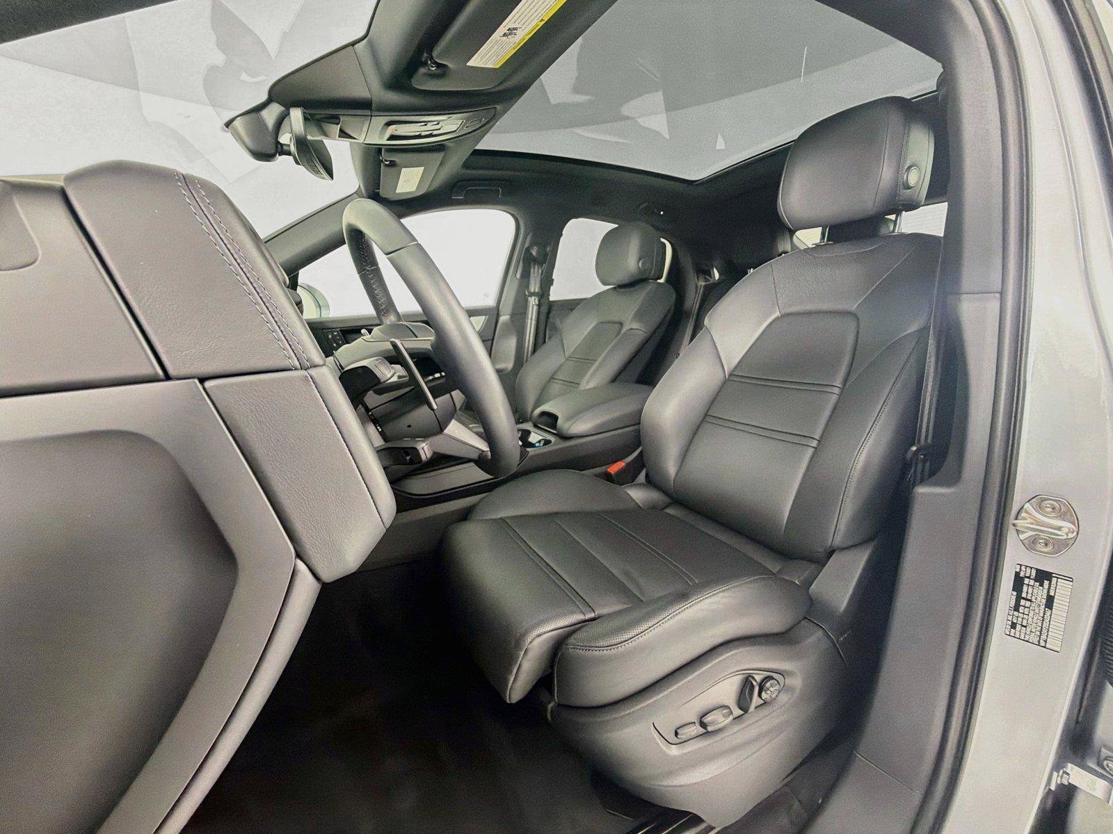 Certified 2025 Porsche Cayenne Coupe AWD/4WD image 5