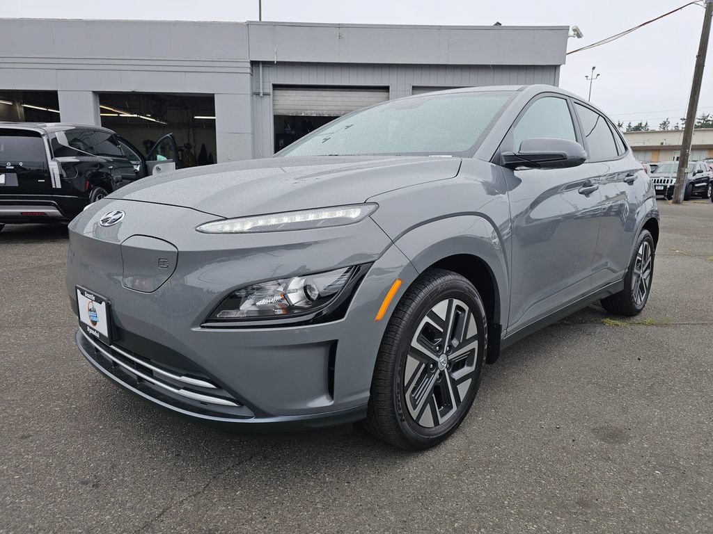 Used 2023 Hyundai Kona SE FWD image 3