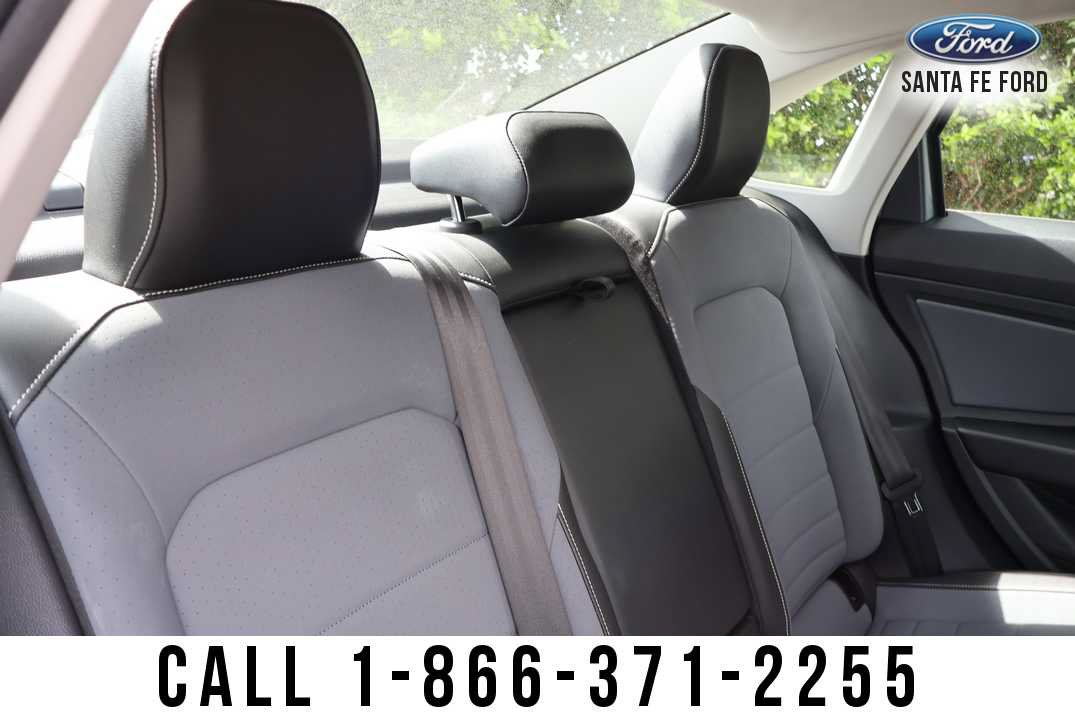 Used 2025 Volkswagen Jetta SE FWD image 20