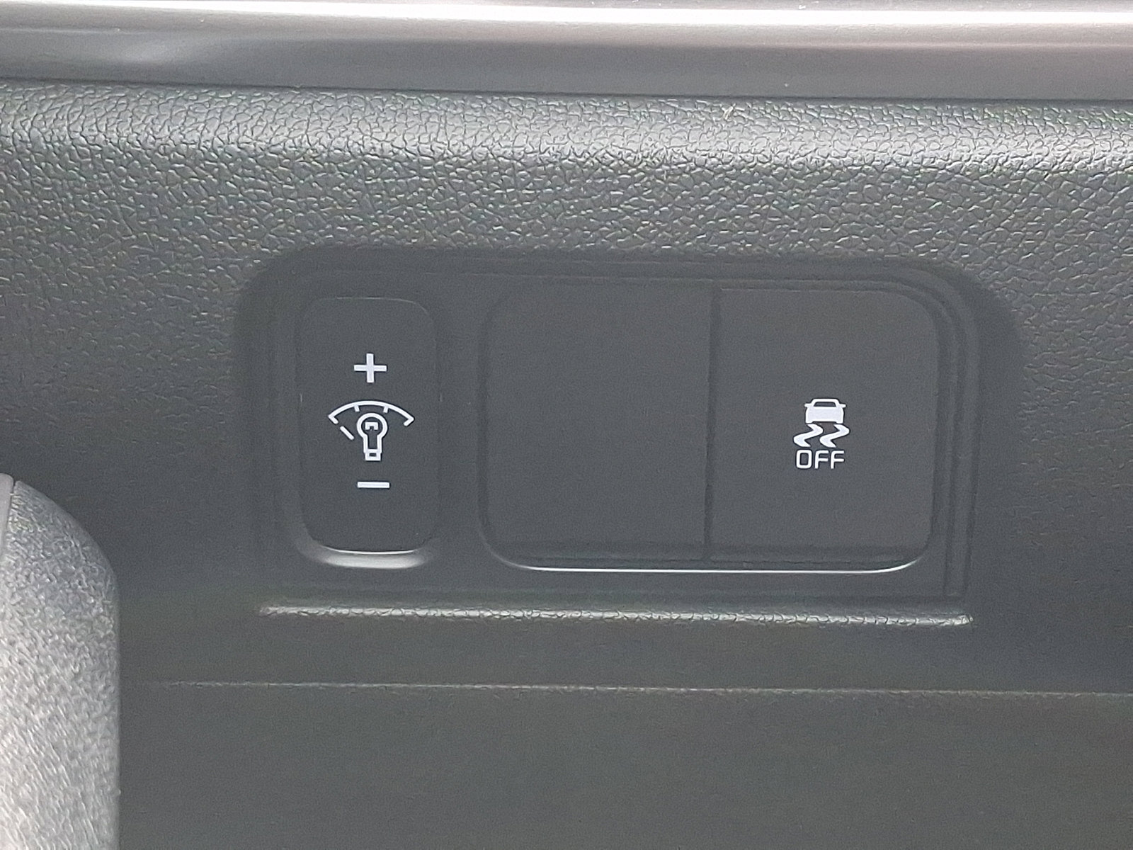 Certified 2025 Kia Sorento S w/ Panoramic Sunroof Package image 26