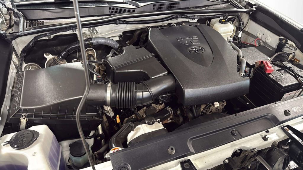 Used 2017 Toyota Tacoma TRD Off-Road AWD/4WD image 40