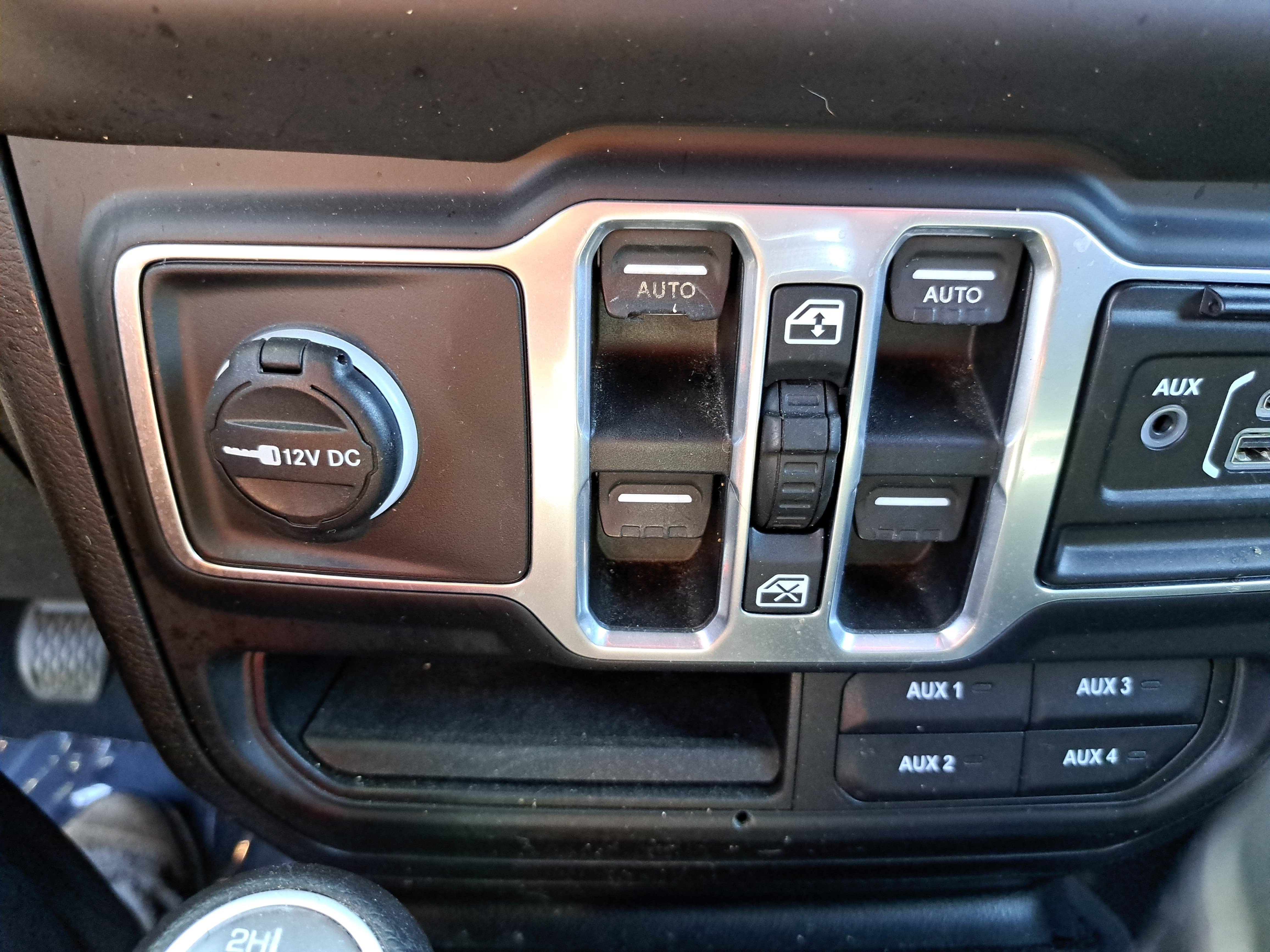 Used 2018 Jeep Wrangler Unlimited Sahara w/ Dual Top Group image 26