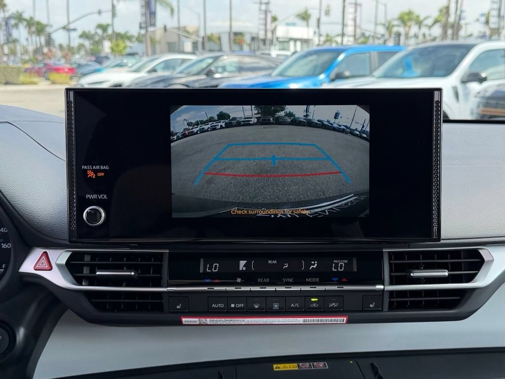 Used 2026 Toyota Sienna XLE FWD image 26
