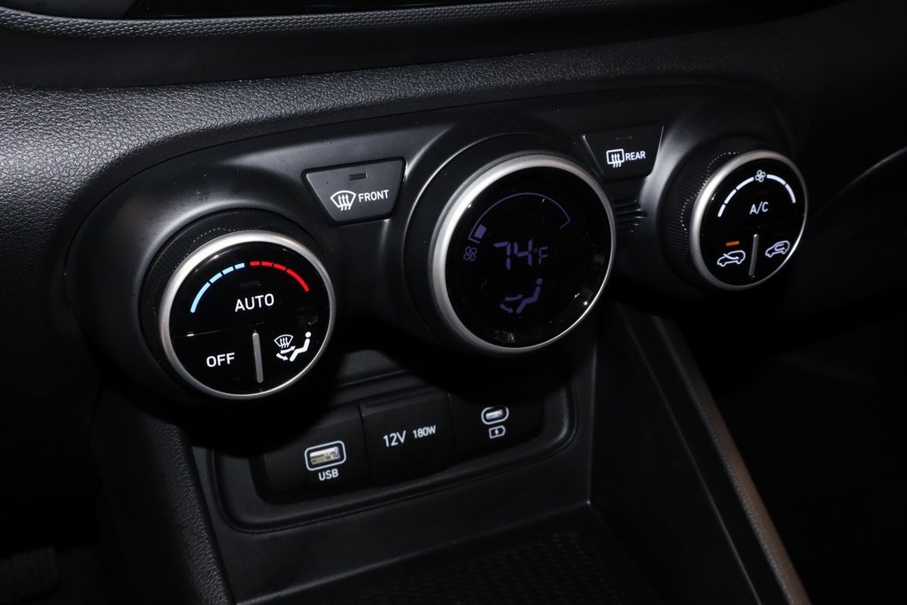 Certified 2025 Hyundai Venue SEL image 30