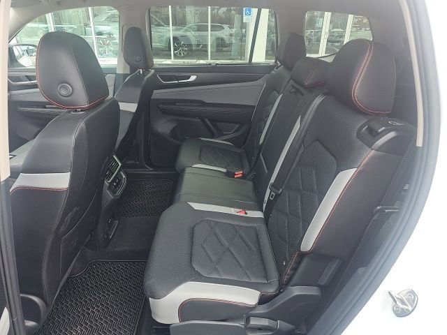 Used 2024 Volkswagen Atlas Peak Edition SEL image 8