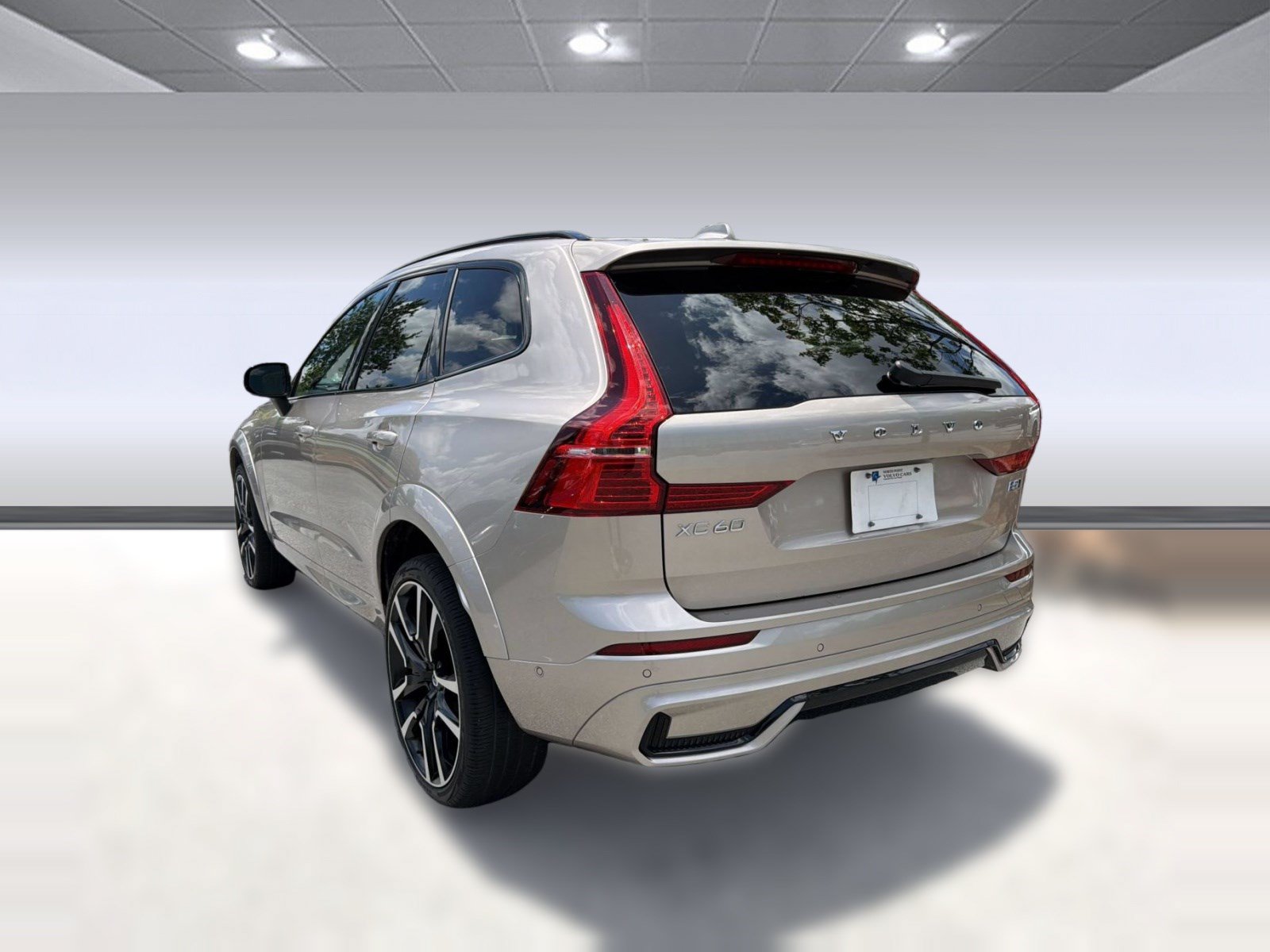 Certified 2024 Volvo XC60 B5 Ultimate AWD/4WD image 3