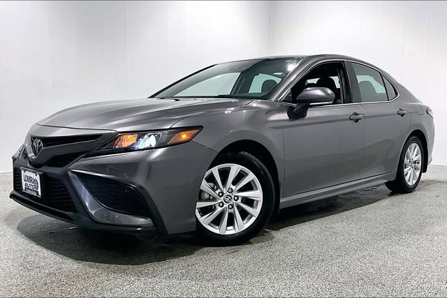 Used 2024 Toyota Camry SE image 3