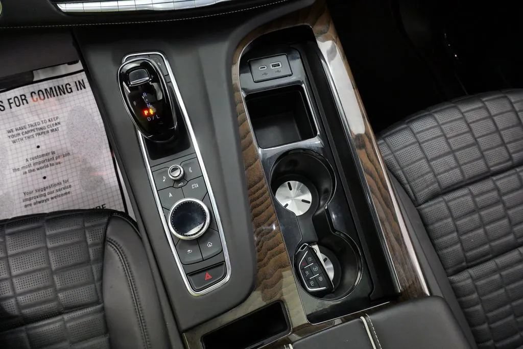 Used 2024 Cadillac Escalade Premium Luxury Platinum AWD/4WD image 33