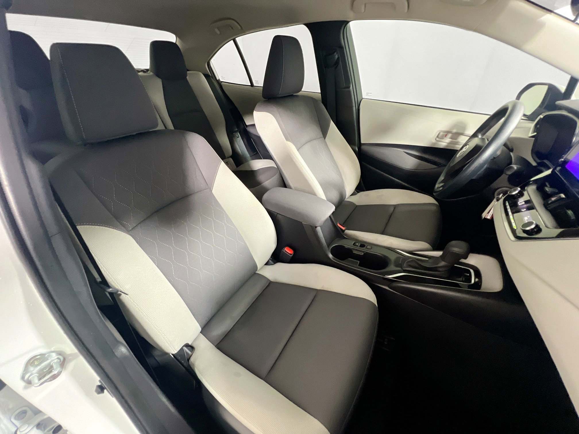Used 2025 Toyota Corolla LE FWD image 29