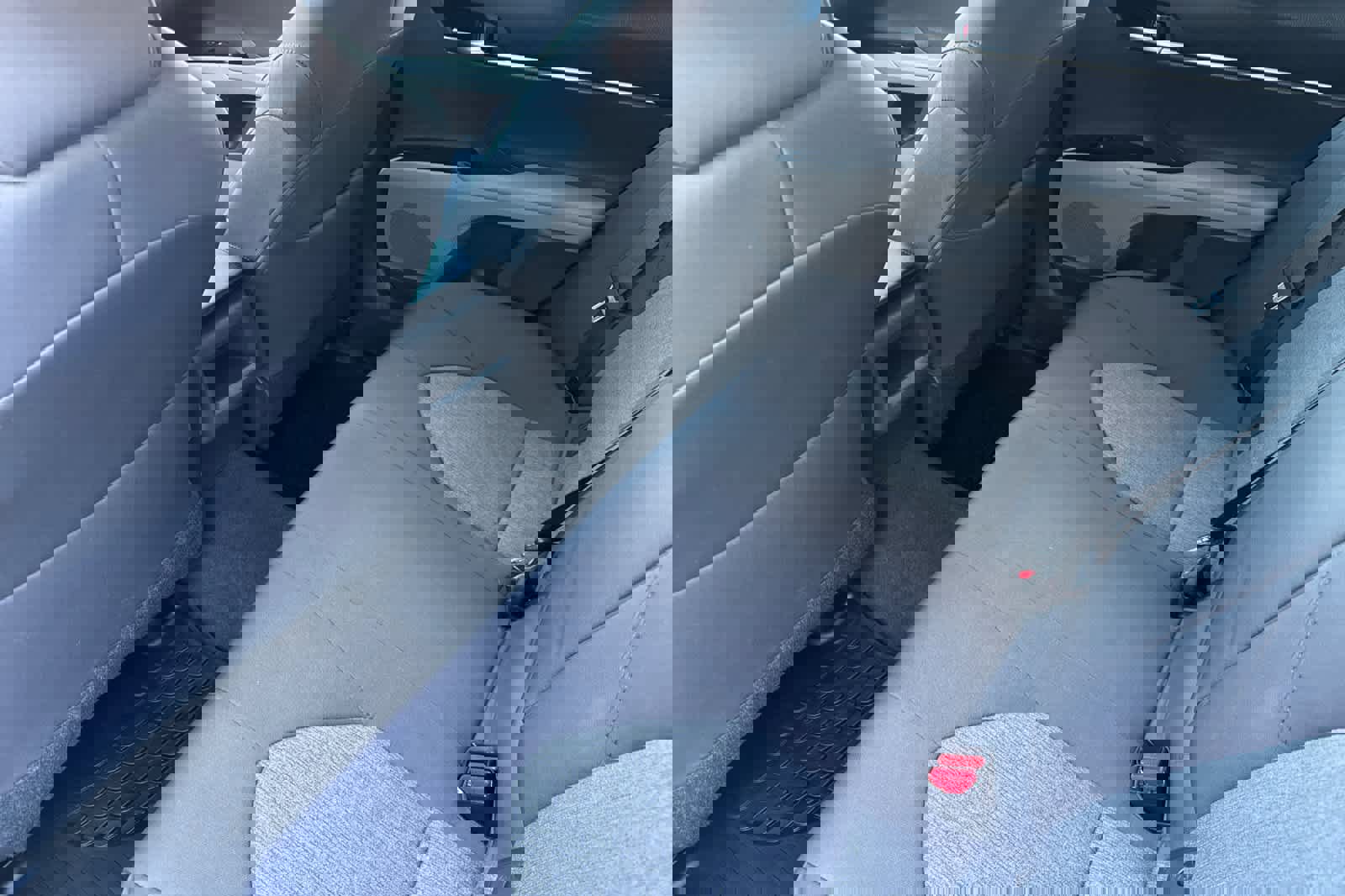 Used 2018 Toyota Camry LE image 4