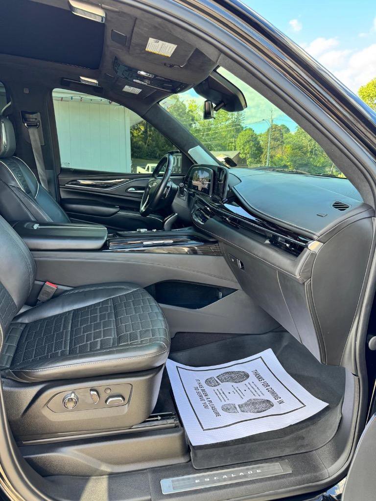 Used 2023 Cadillac Escalade ESV V image 37