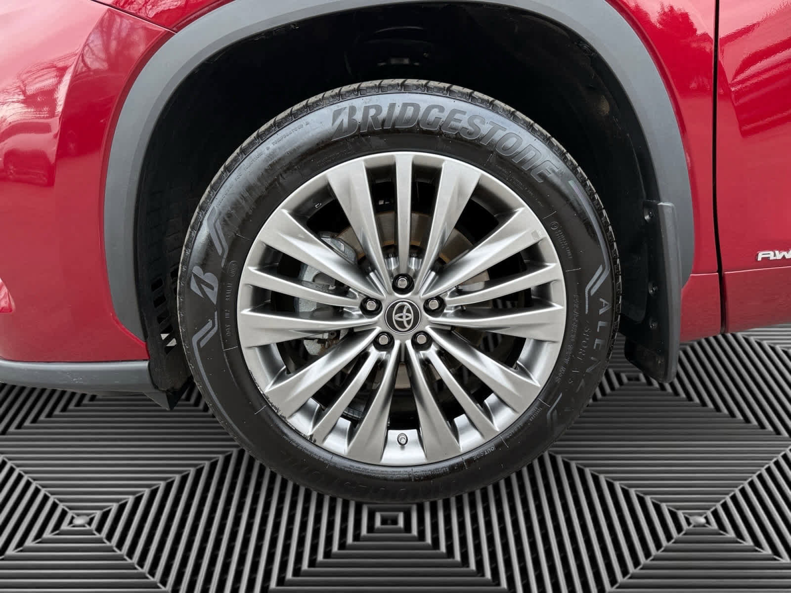 Used 2024 Toyota Highlander Platinum image 9