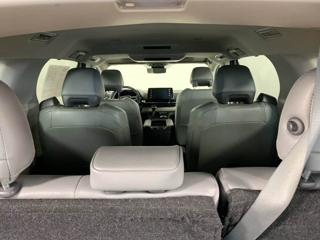 Used 2023 Toyota Sienna Limited FWD image 14