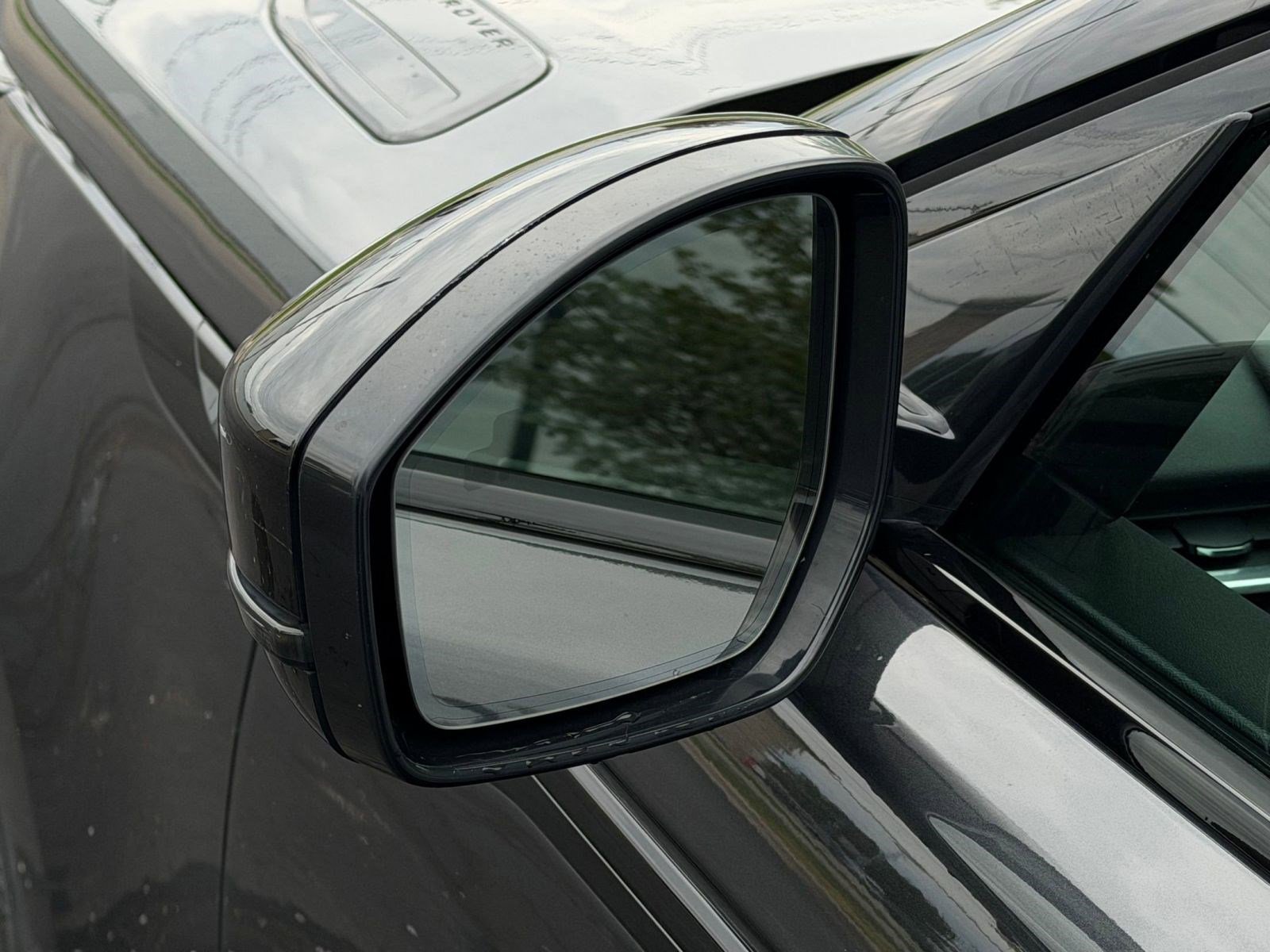 Used 2022 Land Rover Range Rover Velar R-Dynamic S image 32