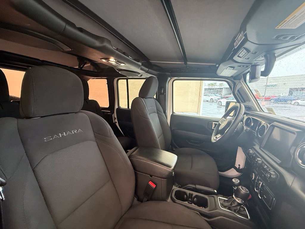 Used 2023 Jeep Wrangler Unlimited Sahara AWD/4WD image 17