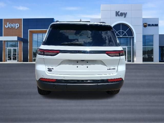 Used 2023 Jeep Grand Cherokee Limited w/ Black Appearance Package AWD/4WD image 4