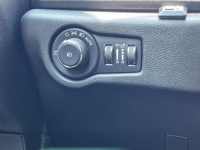 Used 2020 Chrysler Pacifica Touring w/ S Appearance Package FWD image 37