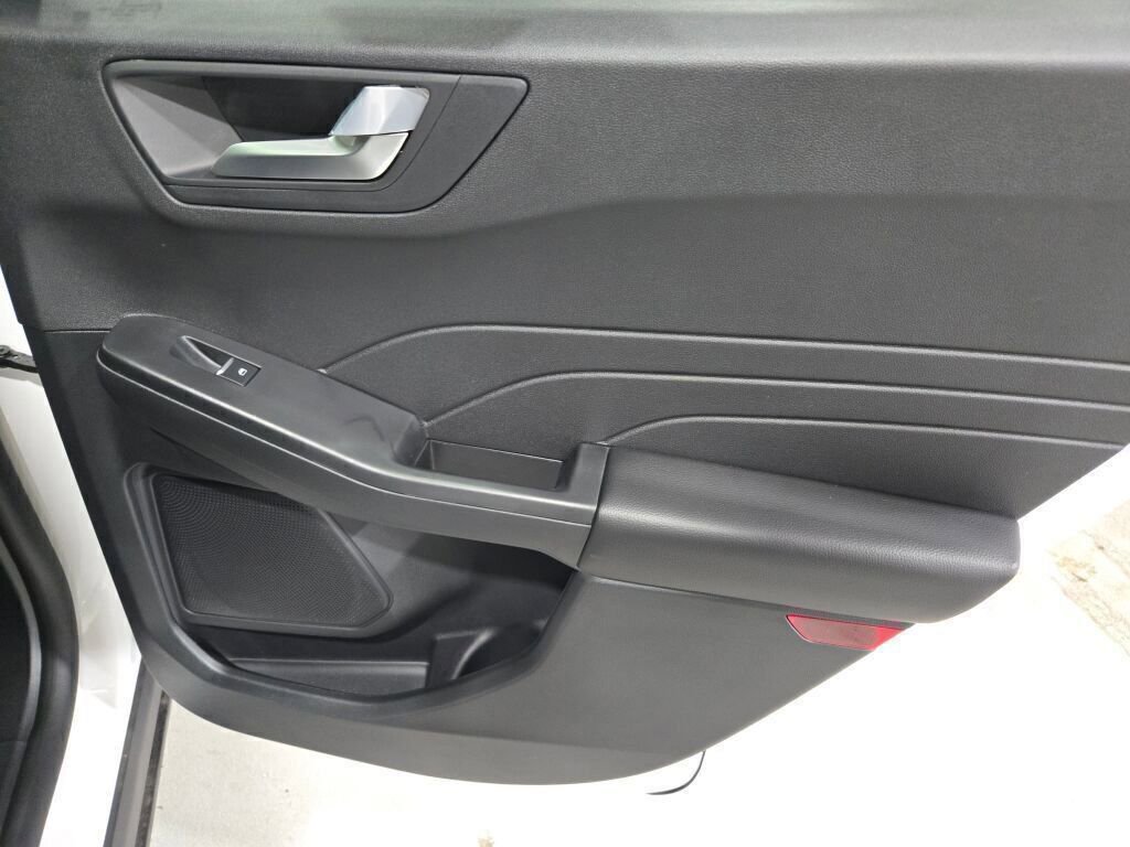 New 2025 Ford Escape ST-Line w/ Tech Pack #1 image 13