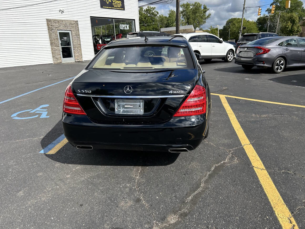 Used 2010 Mercedes-Benz S 550 4MATIC image 4