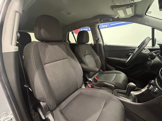 Used 2017 Chevrolet Trax LT AWD/4WD image 16